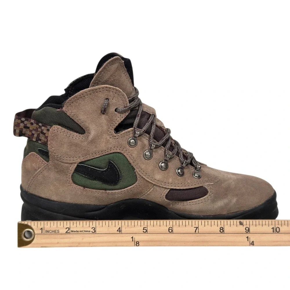 Vintage Nike ACG Air Hiking Boots 90s Mens 8.5 Brown Suede Camo Gorpcore Vtg